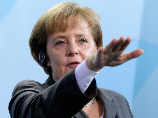Merkel “incendiada” por Manifestantes