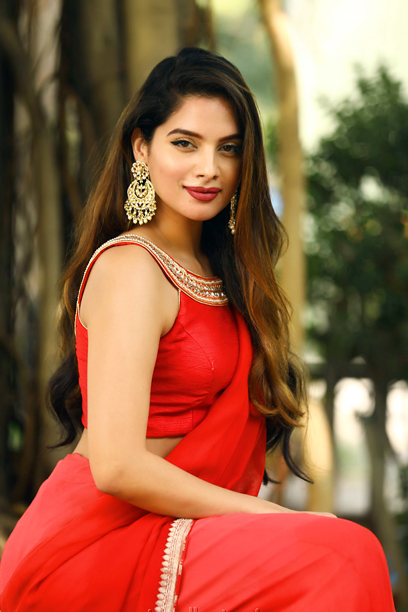 Tanya beautiful tamil actress in hot red saree.