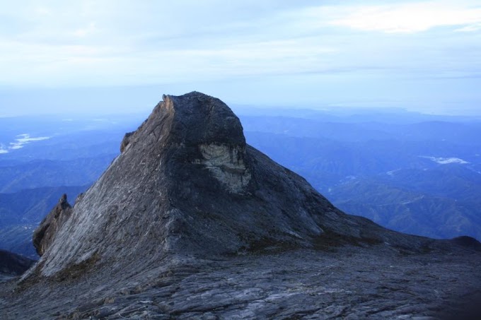 Kemunculan imej Jelas seakan wajah pada permukaan puncak St John di Gunung Kinabalu