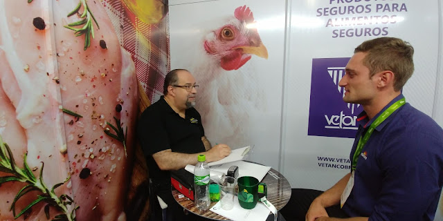 XIX Simpósio Brasil Sul de Avicultura com caricaturas realizadas ao vivo