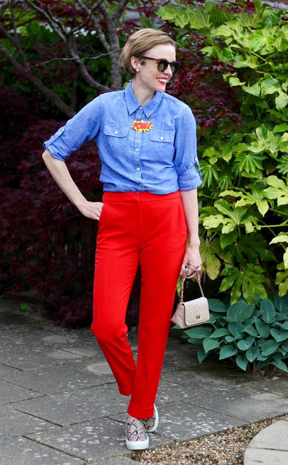 red trousers outfit