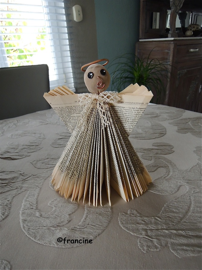 FRANCINE BRICOLE : Anges de Noël pliage livre récupéré