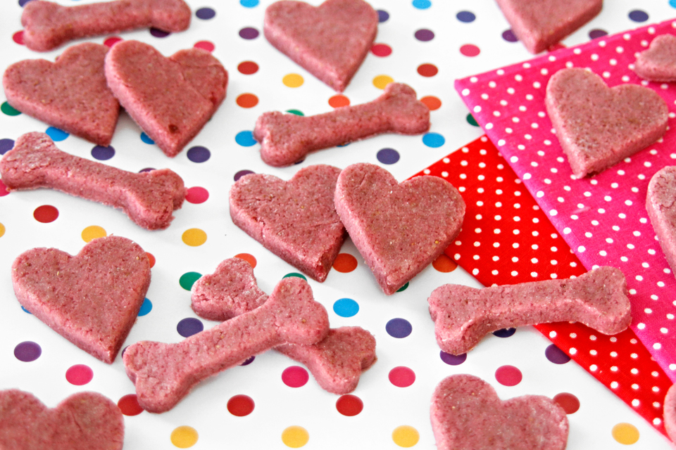 Dalmatian DIY {RECIPE} Naturally Pink Strawberry Cheesecake Dog Treats