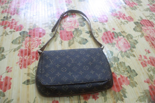 BUDGETCOOLBUNDLE....BUNDLE HUNTER...: LV Monogram handbag