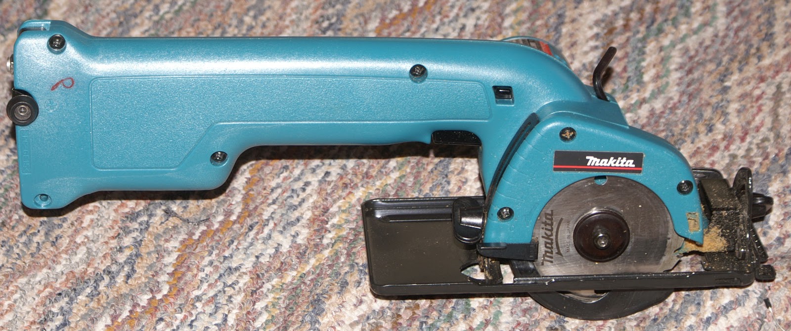 Robert's Tech blog.: Makita 5092D saw converted to corded