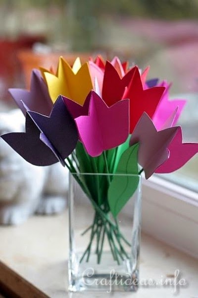 http://funfamilycrafts.com/paper-tulip-bouquet/