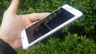 Sony Xperia Z3 Seken Mulus 4G LTE RAM 3GB Internal 32GB