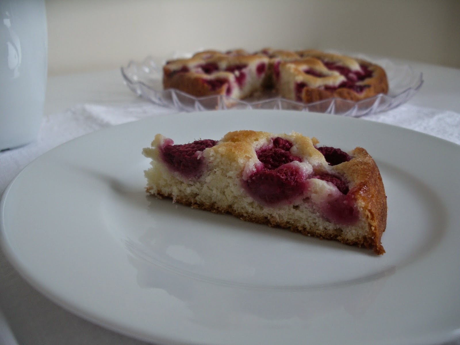 KITCHEN IN THE SAND: Raspberry laban cake