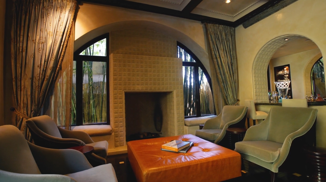 29 Interior Design Photos vs. Tour 715 N Alpine Dr, Beverly Hills, CA