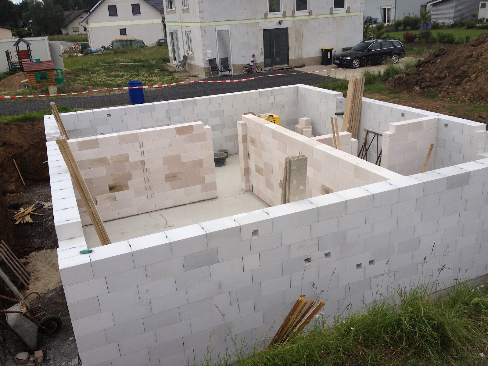 Bautagebuch:Cary und Phil mit Massivhaus Mittelrhein: 06/2012 Der Keller