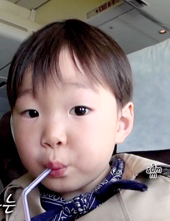 [슈돌] 눈이 잘 안보여서 깜빡거리는 대한이 (맴찢주의ㅠㅠ) | 인스티즈