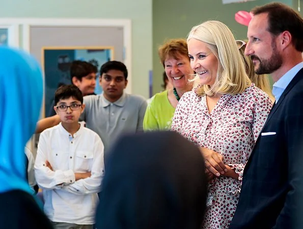 Crown Princess Mette Marit wore Vilshenko Heidi Belted Printed Silk dress. Linderud School has more than 600 students and 100 employees