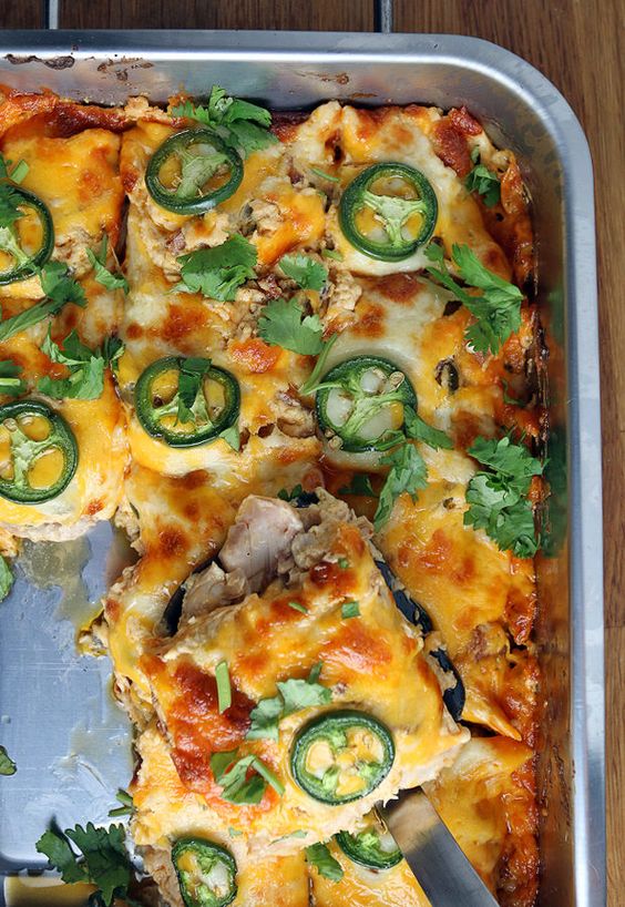 This makes 6 servings of Buffalo Chicken Jalapeno Popper Casserole. Each serving is 782 Calories, 66.97g Fats, 4.59g Net Carbs, and 38.61g Protein.