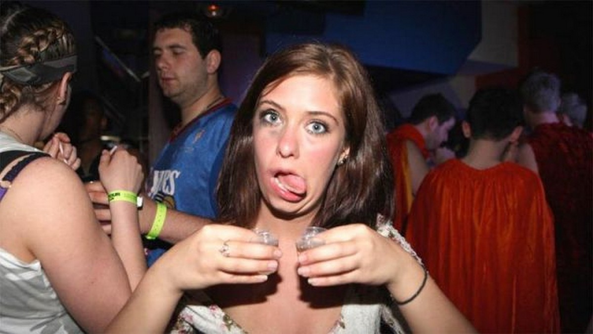 Пьяные девки в клубах. Пьяные девки в клубах. Пьяная тусовка. Вечеринка оторвемся. Пьяные девки в клубах.