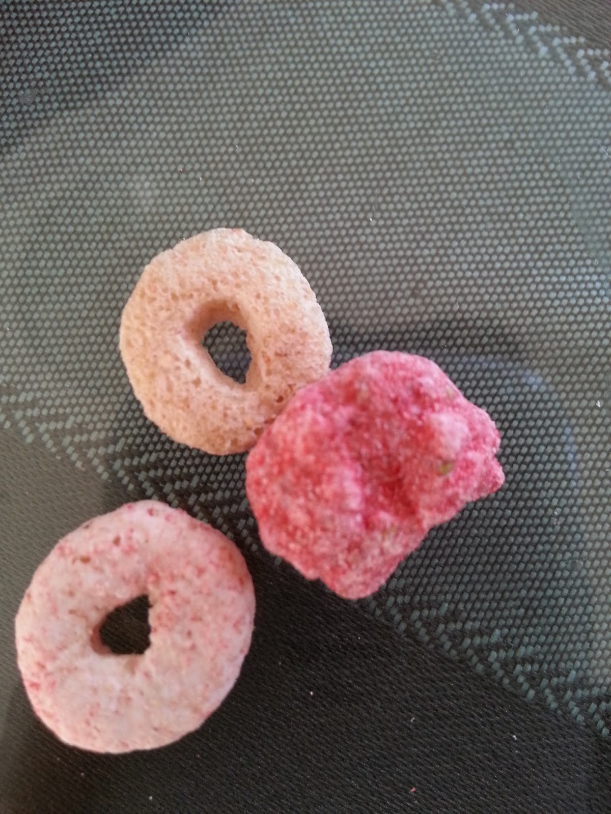 jensblogawog REVIEW Trader Joe's Strawberry Yogurt O's Cereal