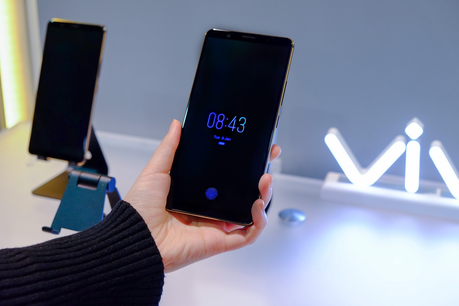 Vivo Showcases World’s First ReadytoProduce InDisplay Fingerprint
