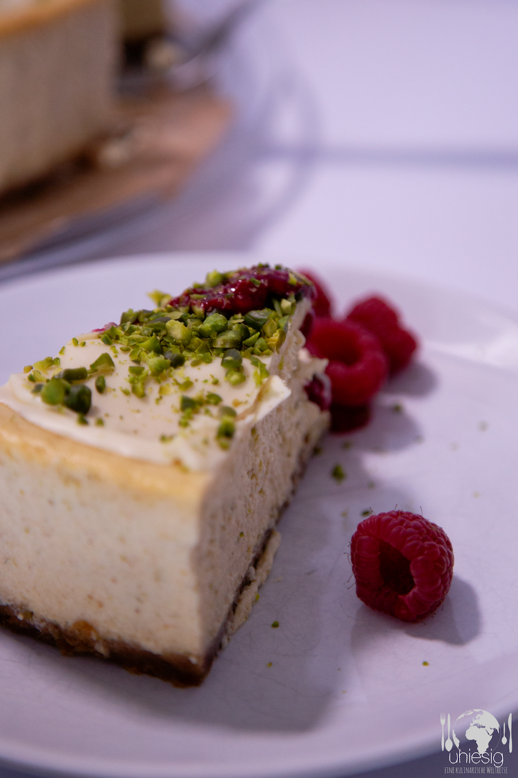 Uhiesig: {WERBUNG} Pistazien-Cheesecake mit heißen Limetten-Himbeeren