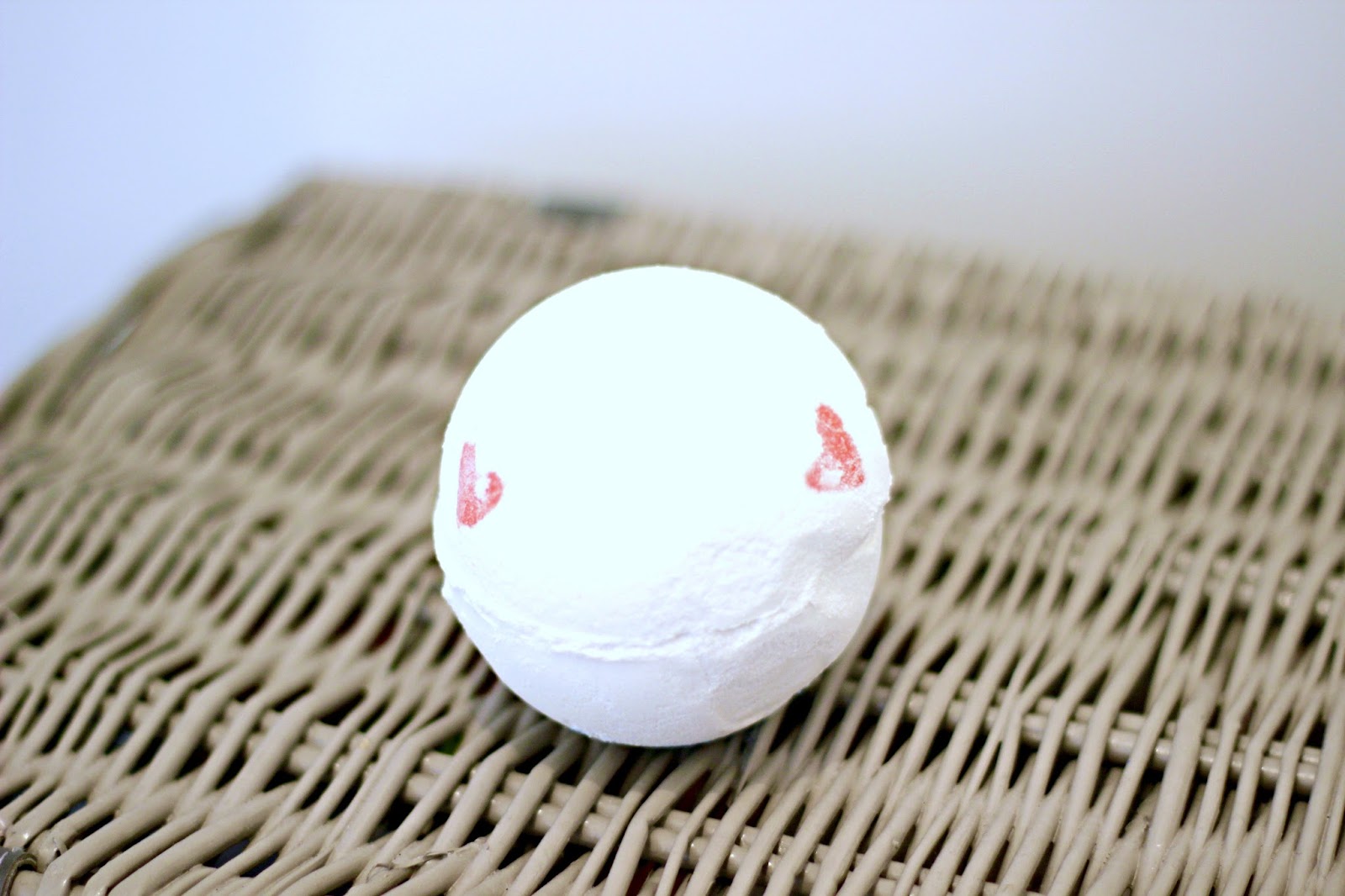 LUSH VALENTINE'S DAY LOVER LAMP BATH BOMB SHALLOWWONDERLAND