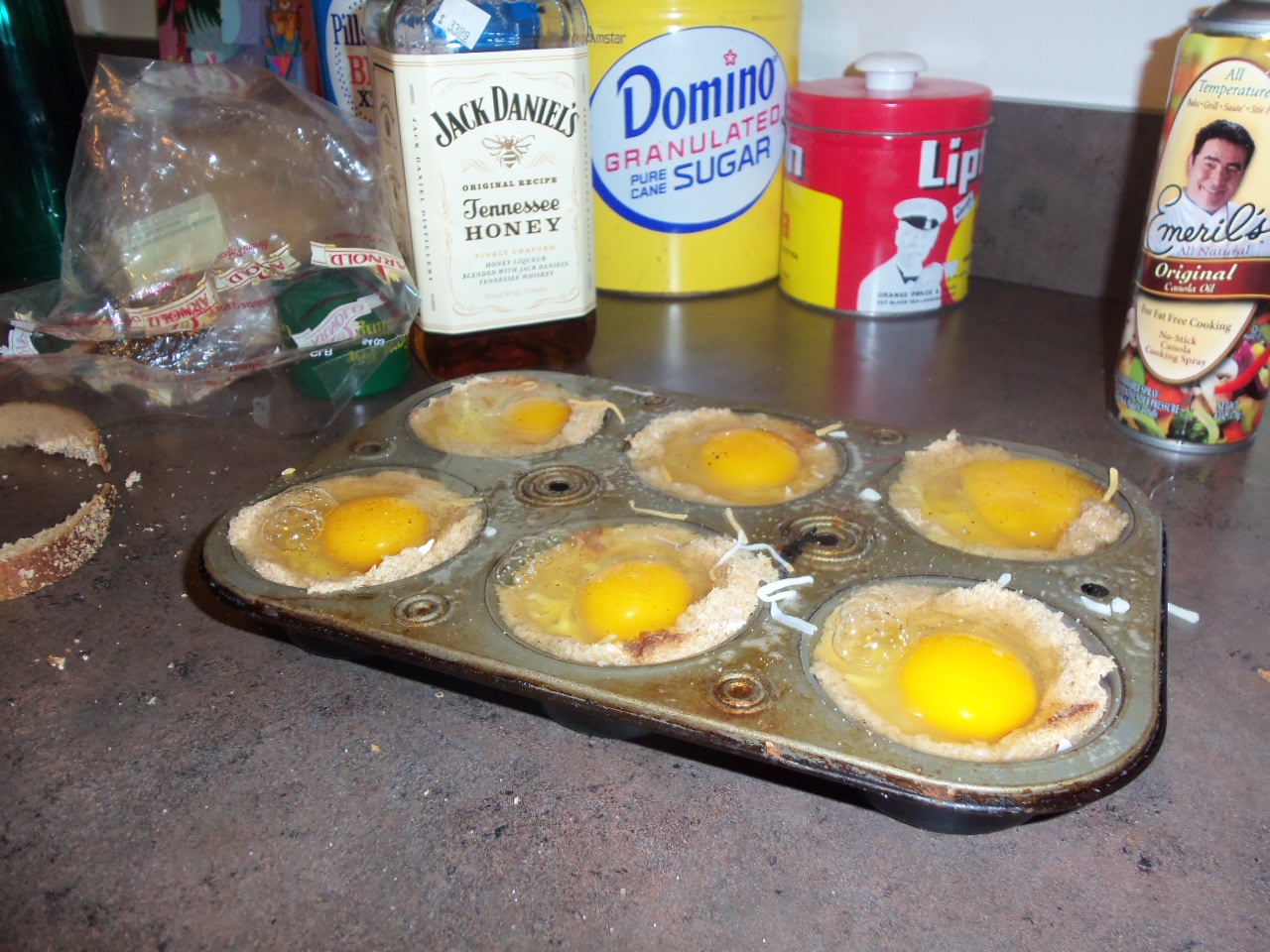 College Hungry Bacon, Egg, and Cheese Toast Cups