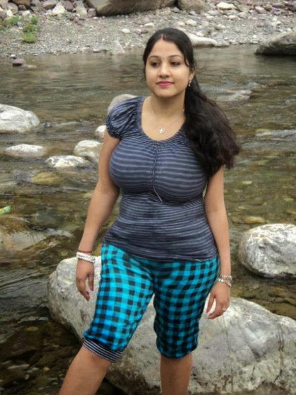 Cute Girls and Aunties: Hot Indian House Wifes 1.