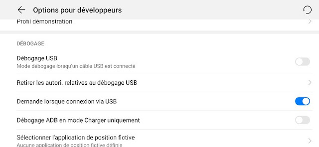 يسمح تصحيح أخطاء USB للبرامج الموجودة على الكمبيوتر لديك بالوصول إلى الجهاز عبر كابل USB. يسمح تصحيح أخطاء USB للبرامج الموجودة على الكمبيوتر لديك بالوصول إلى الجهاز عبر كابل USB.