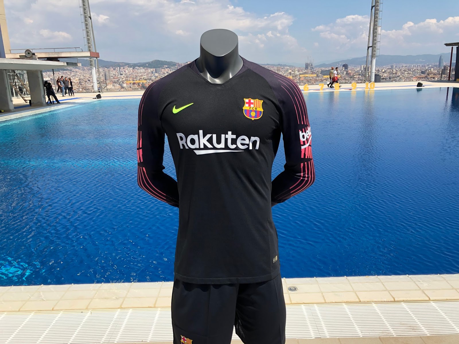 presumir Patriótico escolta Ugly Box For the Beko Logo | 3 FC Barcelona 18-19 Goalkeeper Kits Revealed  - Footy Headlines