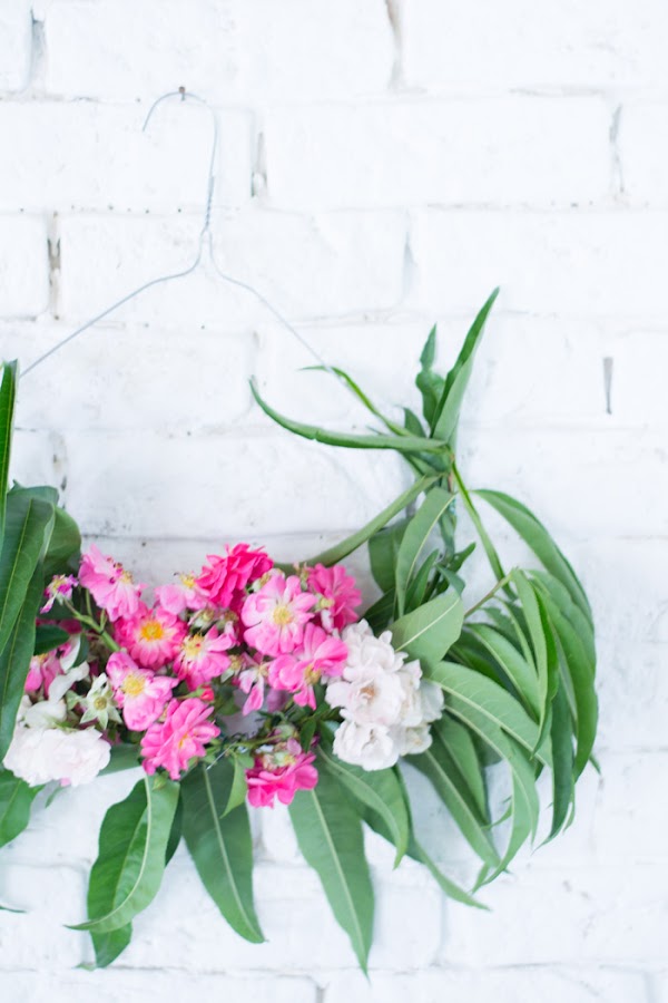 Guirnalda de flores con percha diy