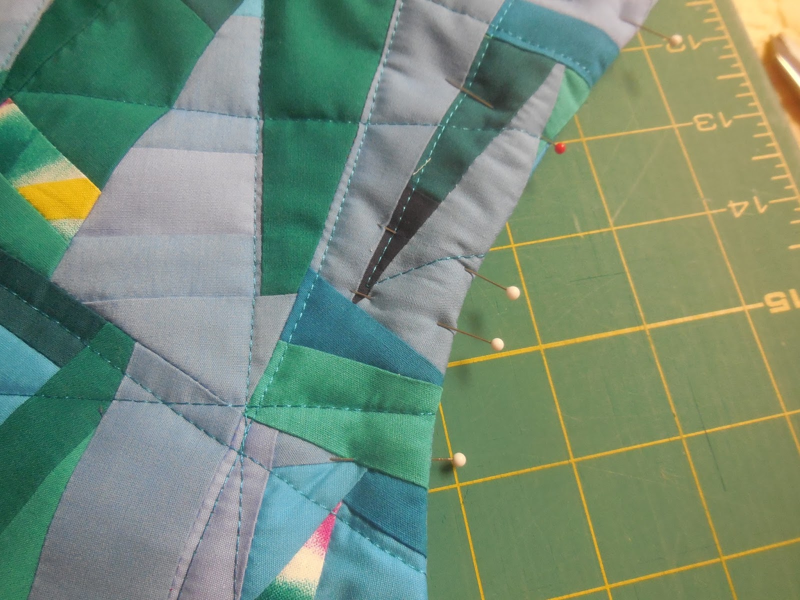 Art With a Needle Quiltmaking 101 facing your quilt with curved edges