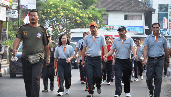 Sosialisasi Kampanye Damai Lewat Jalan Santai