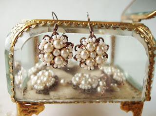bridal jewelry Victorian earrings Jane Austen romantic pulmaehted pärlitega Eesti disain käsitöö ehted