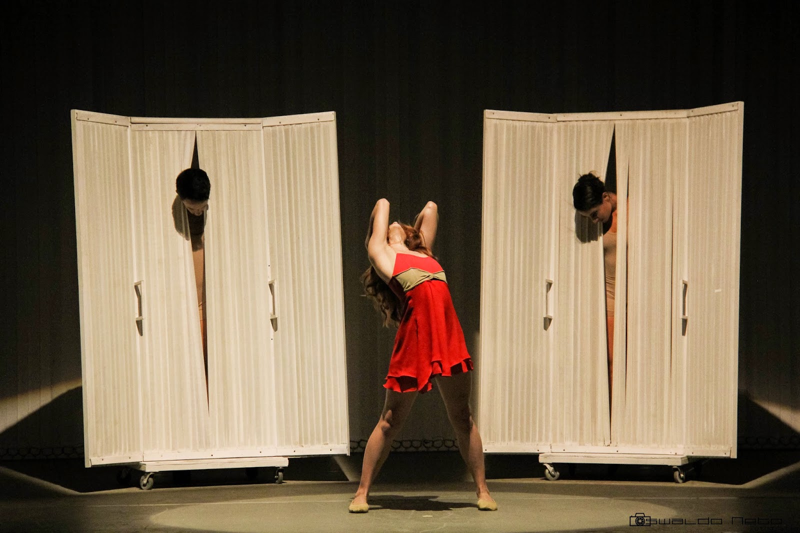 Foto do espetáculo Amorres, com a Dançarte Cia de Dança