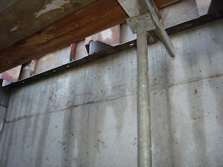 MuiMui-Haus: Betonwand die Zweite