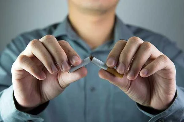 4 Hal Yang Mengharuskan Seseorang Berhenti Merokok