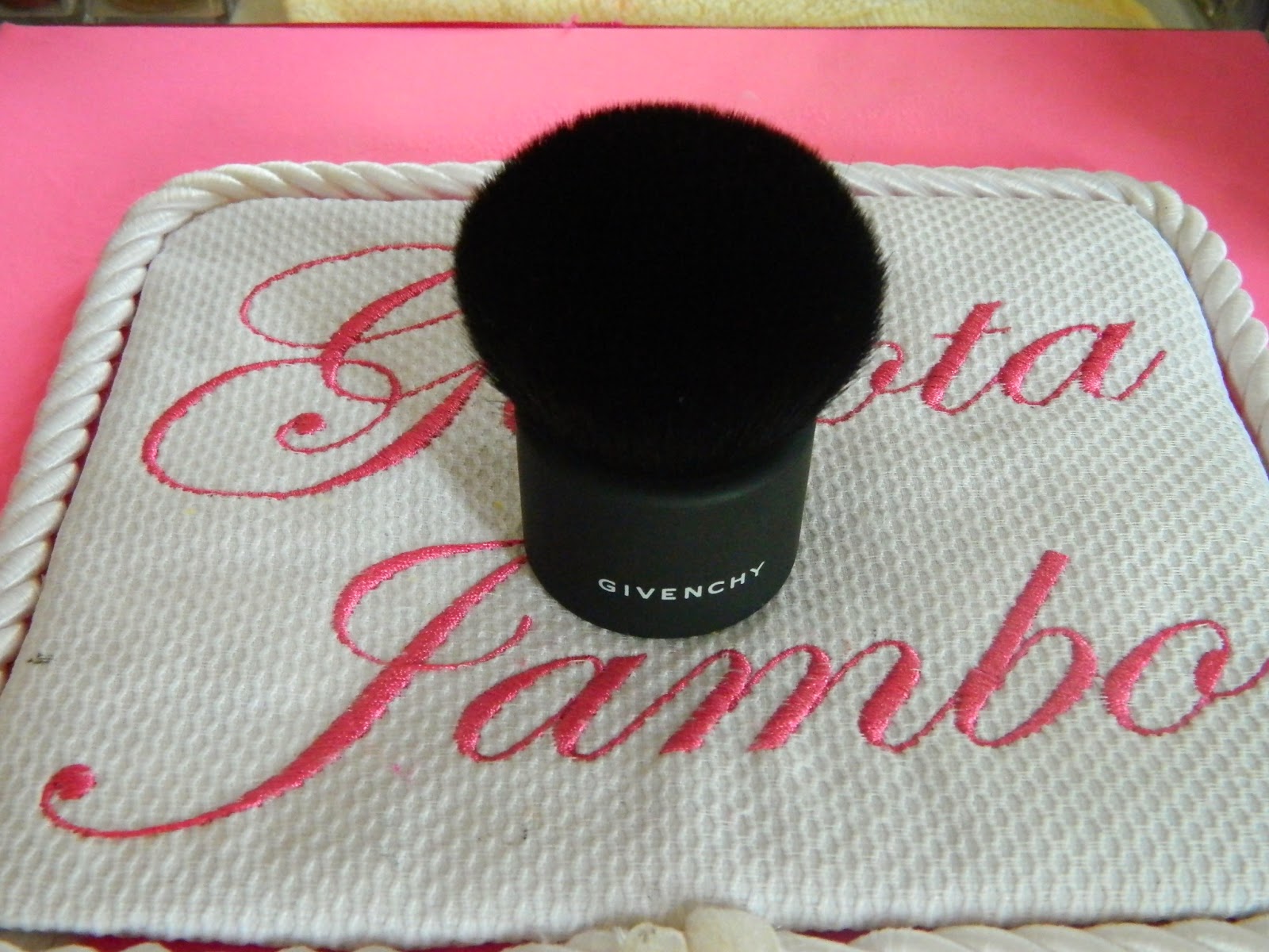 Le Pinceau Kabuki / Givenchy Garota Jambo