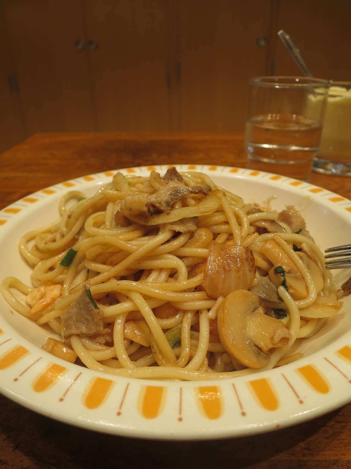 キャノンデールのｂ級食べ歩記 都心ロメスパの二大巨塔の一つ 大手町 の リトル小岩井 に閉店間際にチェックイン 残業メシでラードまみれの醤油バジリコを啜る