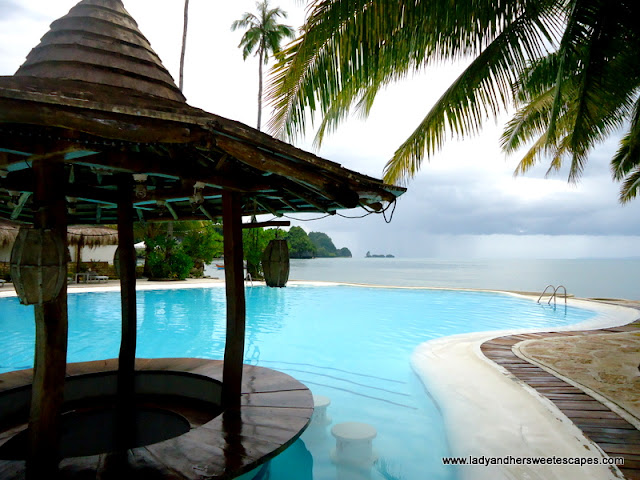 infinity pool at Caluwayan Pal Island Resort