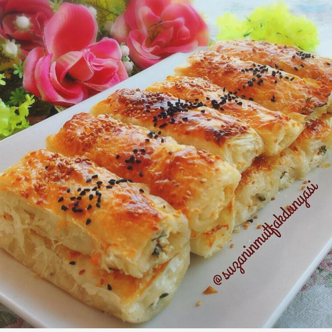 Baklava Yufkasından Peynirli Börek Nefis Tarifler
