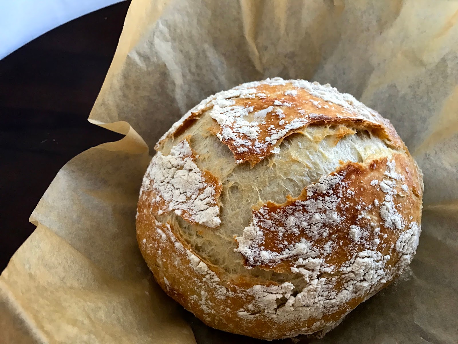 Хлеб в духовке видео. Домашний хлеб. Домашний хлеб без замеса. Идеальный хлеб. Выпечка хлеба.