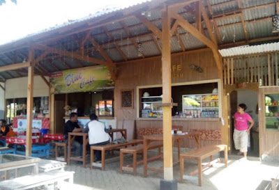 Cafe Pantai Cacalan Banyuwangi