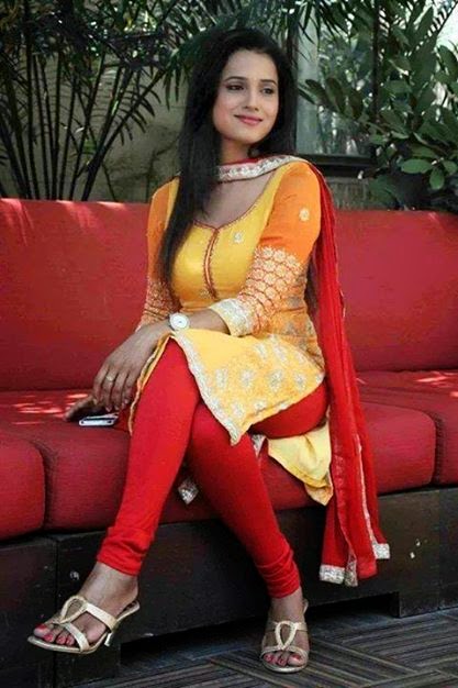 Beautiful Lahore Pakistani Hot Desi Girls Home Dress Fashion Photo