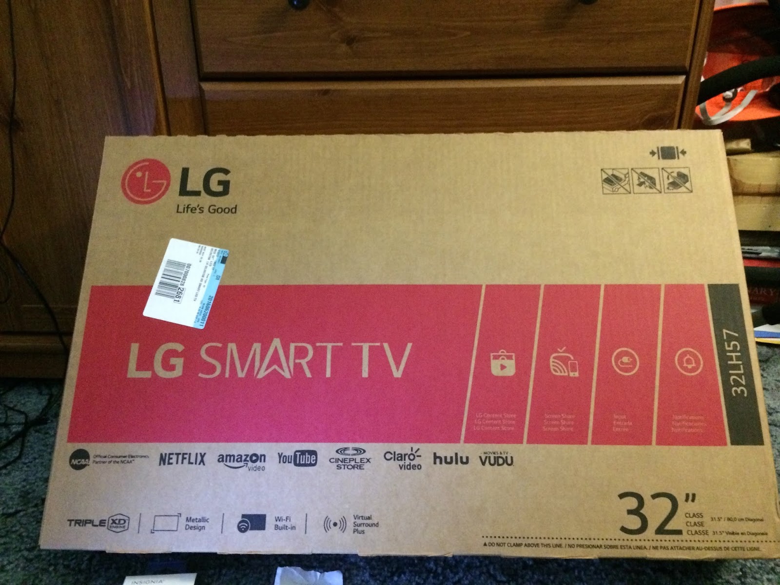 Карта телевизоров lg. LG смарт ТВ 32 lh57. TV LG Unboxing. LG телевизор коробка Smart. Телевизор LG Life's good Smart TV.