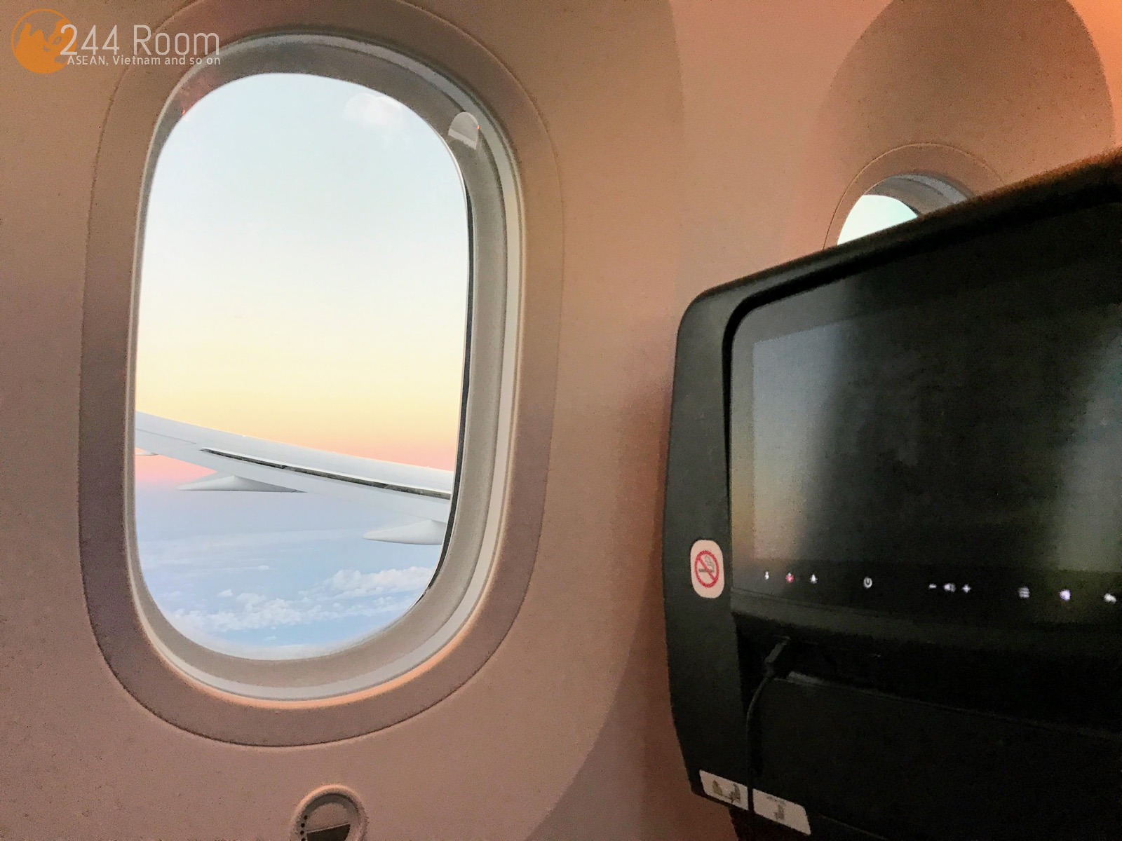 JALエコノミークラス座席　JAL Economyclass-flight-seat-787