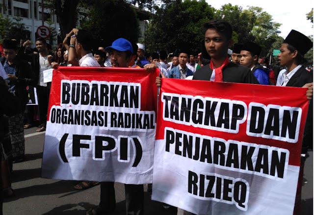 BIKIN STATUS SINGGUNG FPI, RUMAH FIERA DIJAGA KETAT POLISI