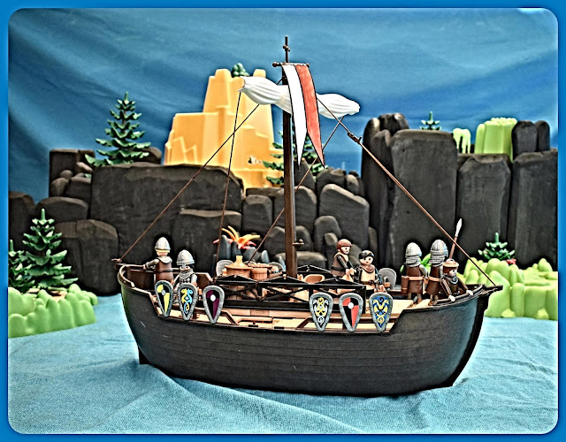 Medieval ship customized using Playmobil parts