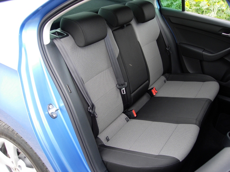 Установка чехлов с утяжкой на Octavia Elegance (Часть вторая) Задние сиденья, по