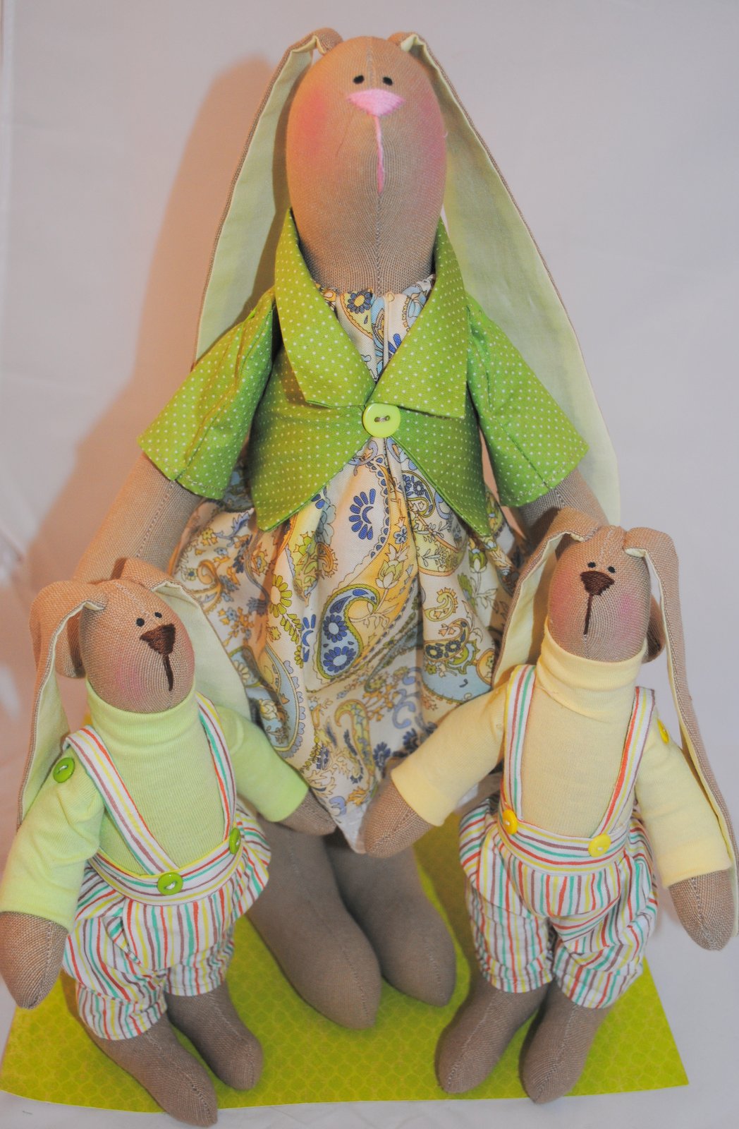 Handcreative by Alysha: Мама зайчиха со своими сыночками-зайчатками!