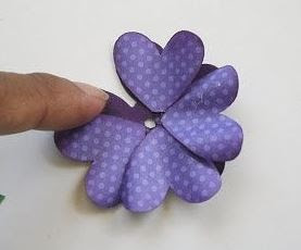 Tutorial para aprender cómo hacer hermosas flores de papel