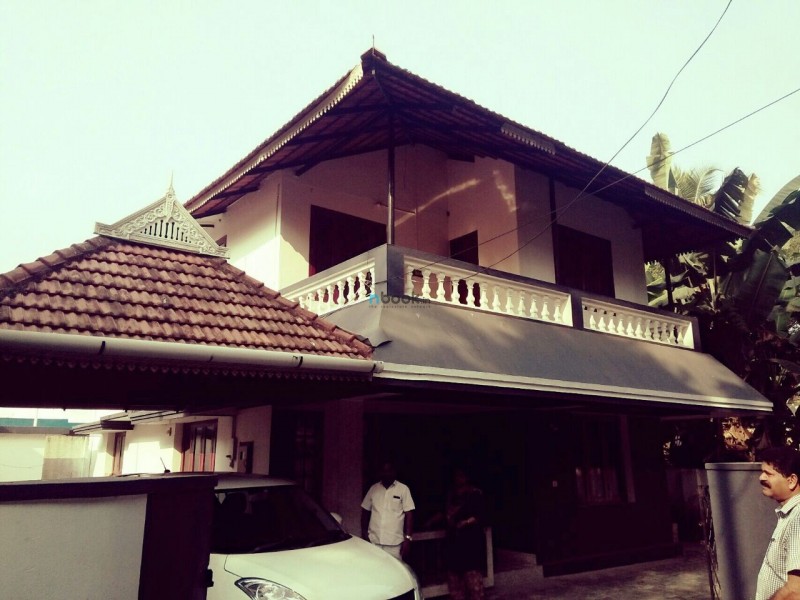 1600 square feet house for sale at Puthukkalavattom near Elamakkara