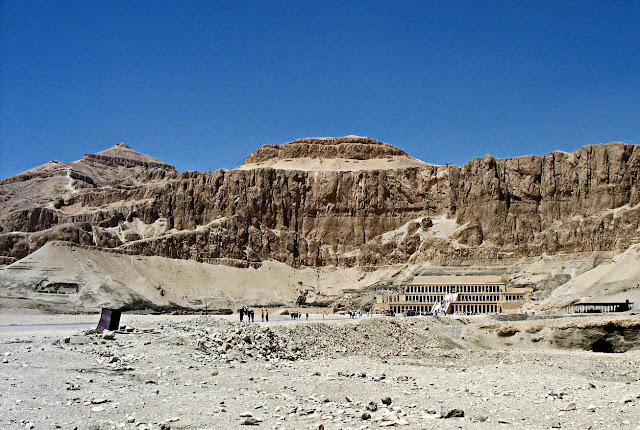 hatshepsut temple in egypt desert