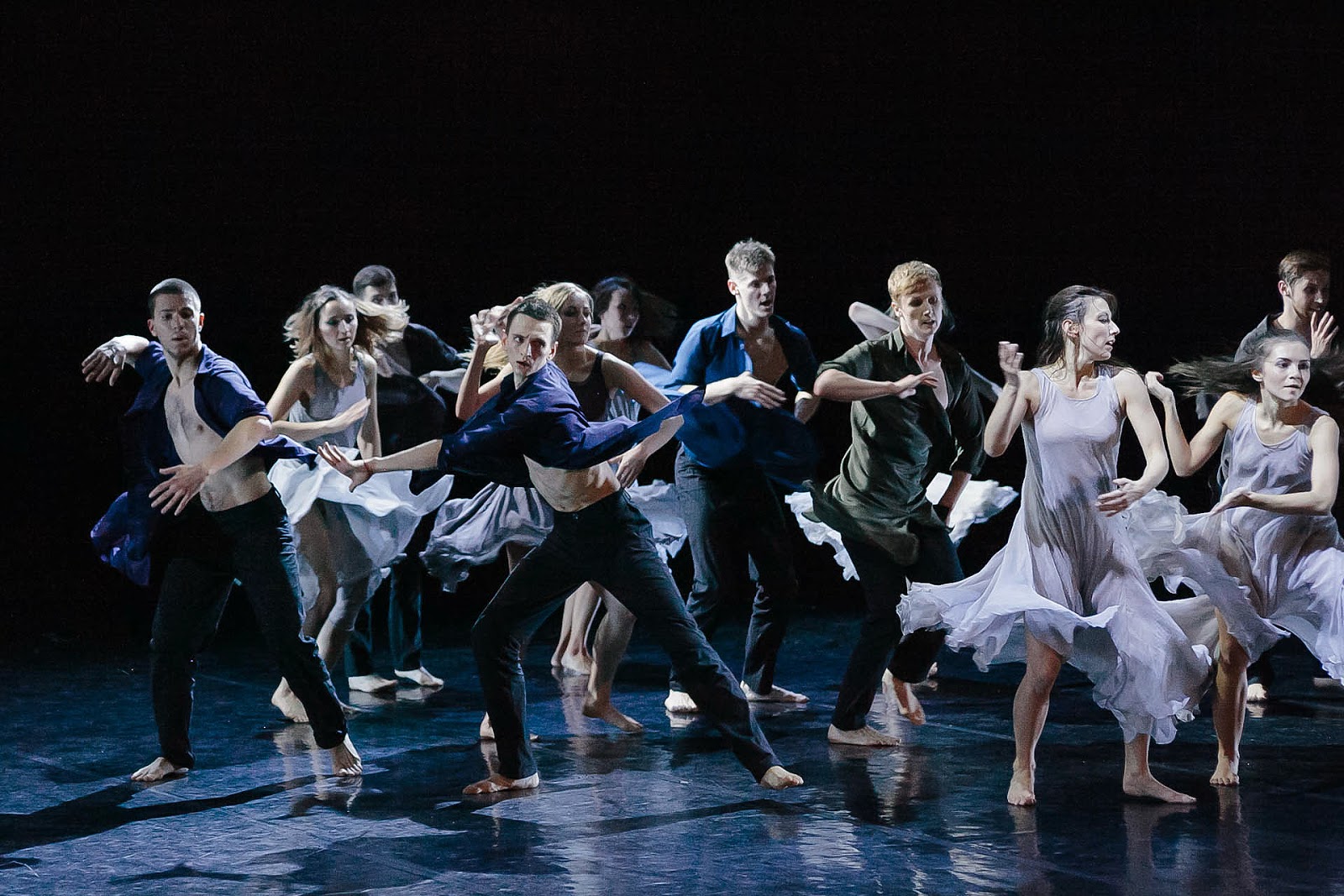 театр современного танца «каннон данс». репетиция в театре. учебный театр гитис спектакль. балетмейстер театра оперы и балета екатеринбург. балетмейстер в театре.